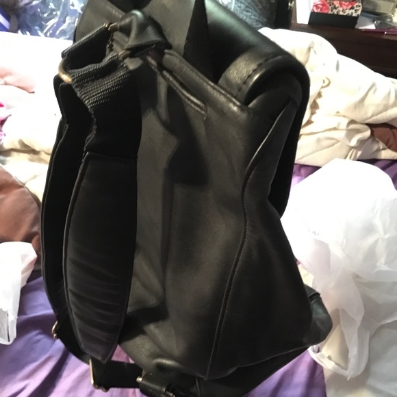 Black Coach backpack barely used - Picture 4 of 10